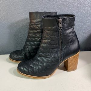 House of Harlow Leslie quilted zip ankle booties